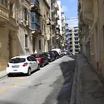 Homestay Candid Aura Private In Shared Sliema Basement