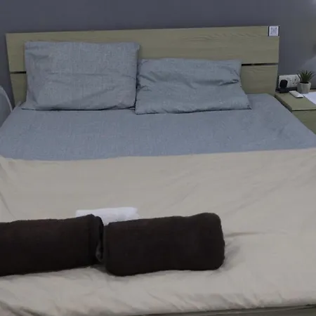 Homestay Candid Aura Private In Shared Sliema Basement *