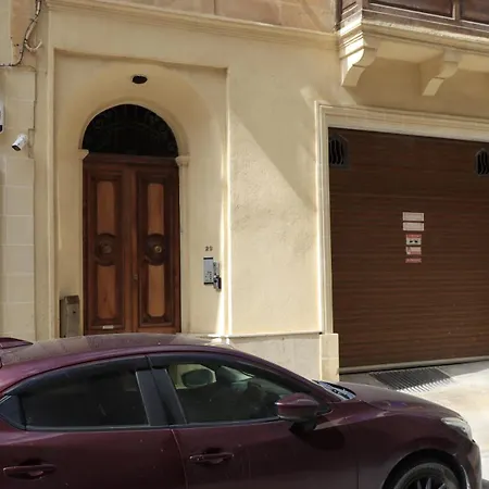 Candid Aura Private In Shared Sliema Basement * Gzira