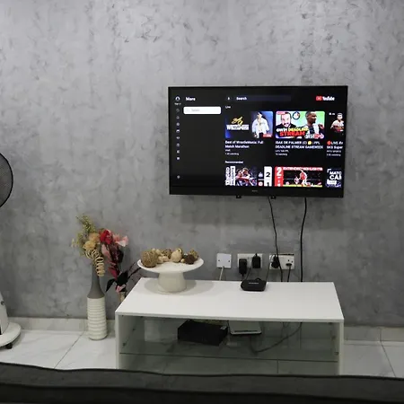 Candid Aura Private In Shared Sliema Basement Privat bolig *