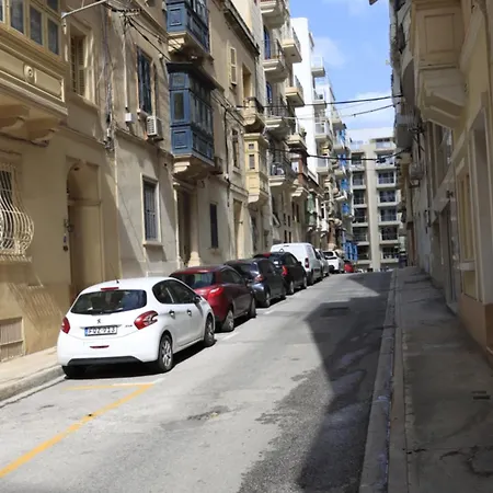 Candid Aura Private In Shared Sliema Basement *