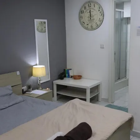 Candid Aura Private In Shared Sliema Basement Privat bolig