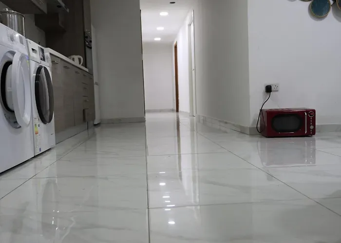 Candid Aura Private In Shared Sliema Basement