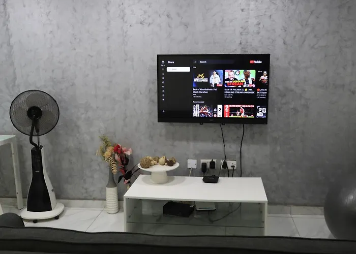 Candid Aura Private In Shared Sliema Basement 民宿 *