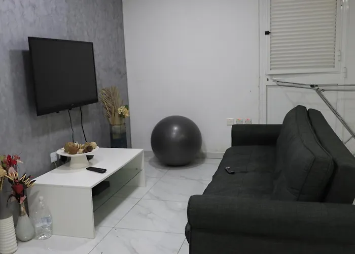 民宿 Candid Aura Private In Shared Sliema Basement