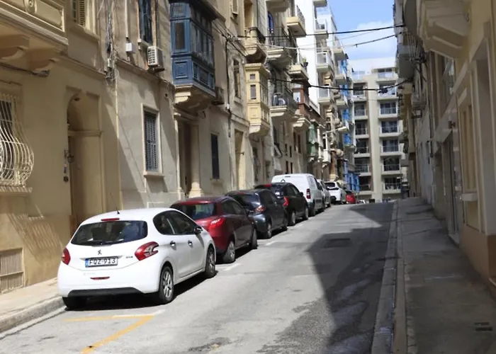 Candid Aura Private In Shared Sliema Basement *