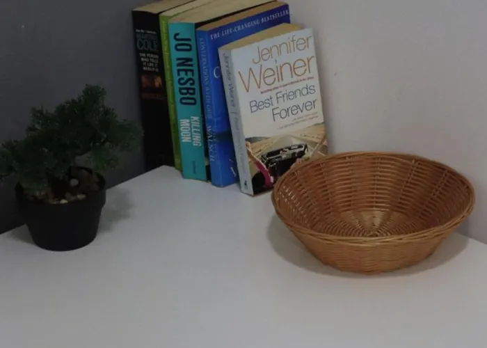 民宿 Candid Aura Private In Shared Sliema Basement *